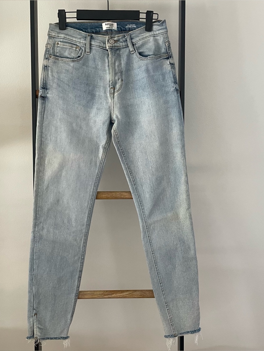 Kensie Vintage Lux, high rise skinny jeans with raw hem women’s size 6/28